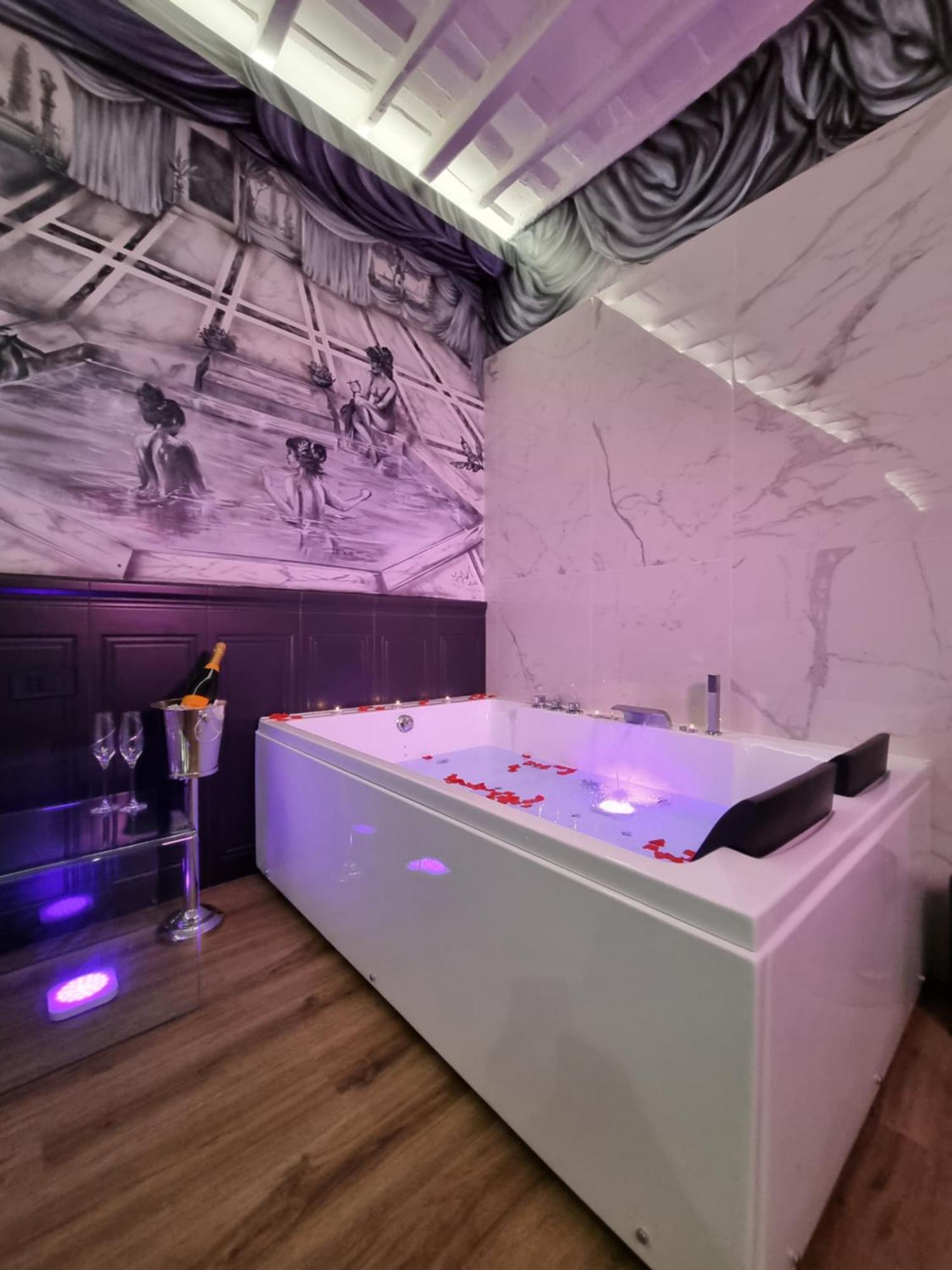 Mirror Suite Roma Jacuzzi Colosseo Monti Esterno foto
