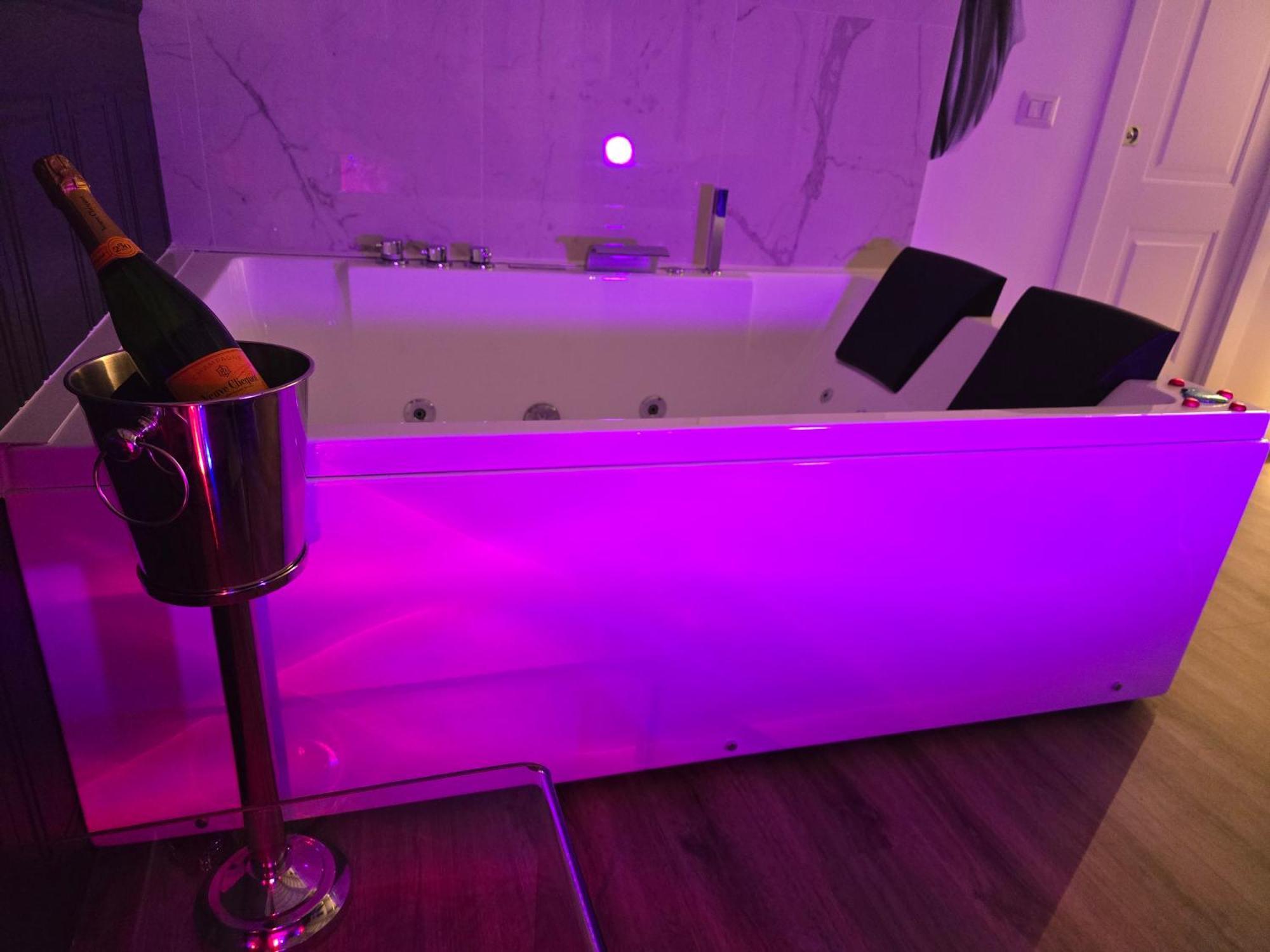 Mirror Suite Roma Jacuzzi Colosseo Monti Esterno foto
