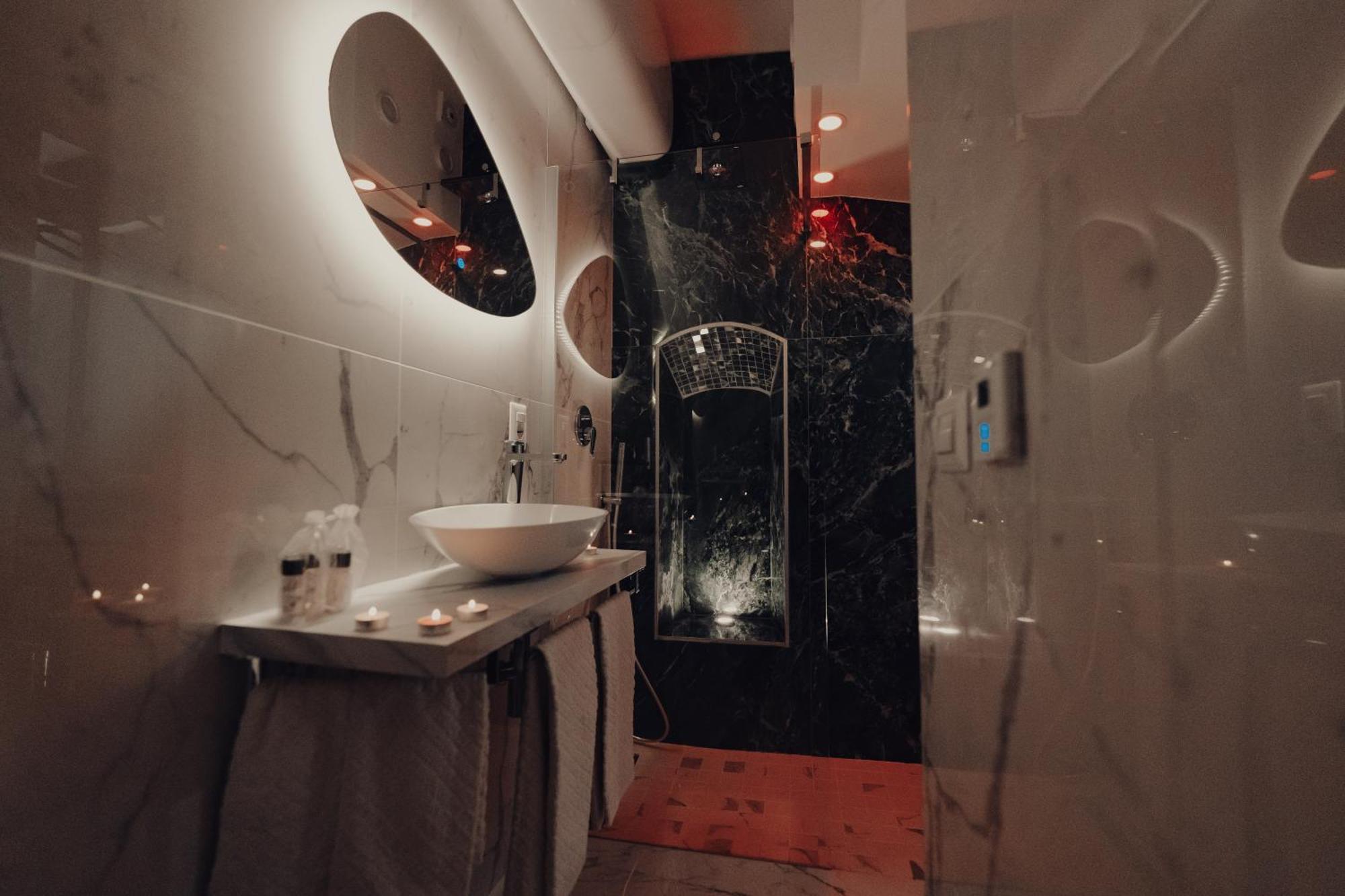 Mirror Suite Roma Jacuzzi Colosseo Monti Esterno foto